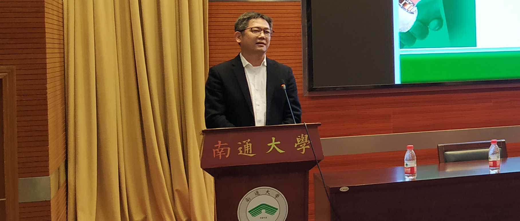 蔡彤先生受聘为南通大学大学生创业导师并应邀发表演讲