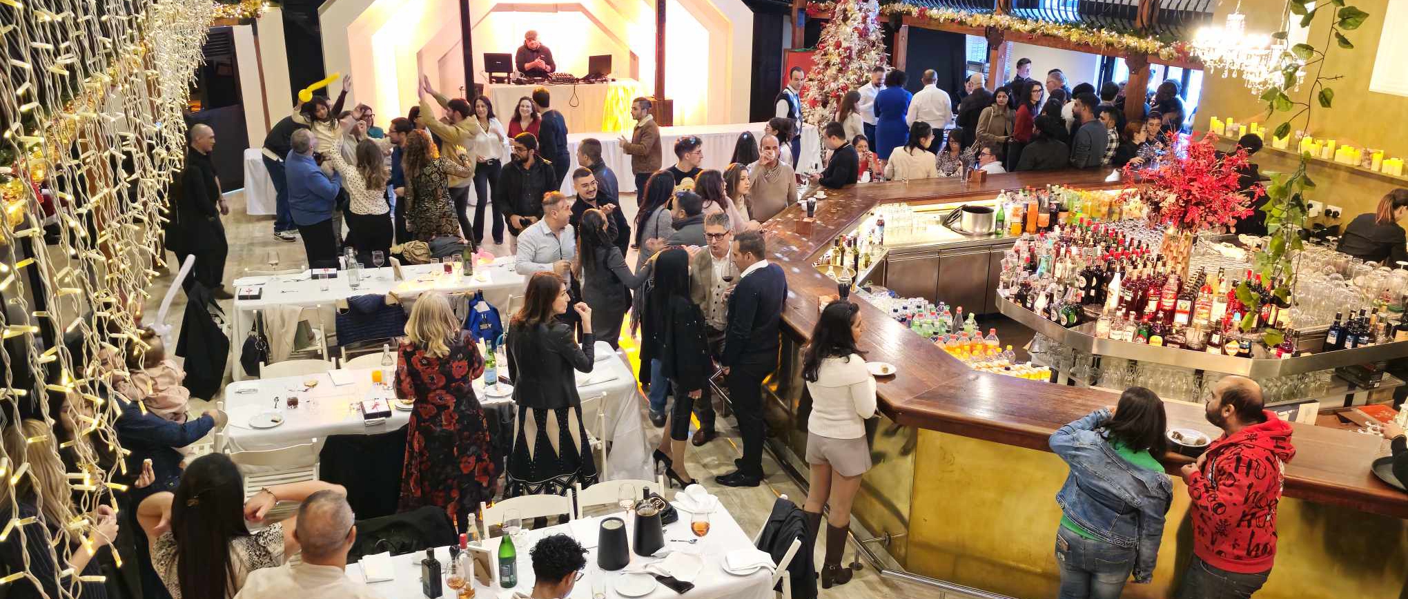 z6人生就是博化学马耳他子公司ACL 与 A2W 举办圣诞晚会